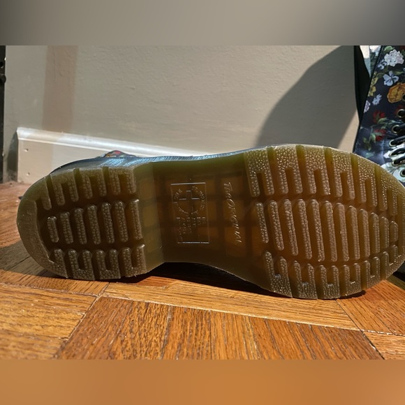 Dr. Martens flowers boots, women’s size 6 US flower print. Original. - Picture 5 of 11